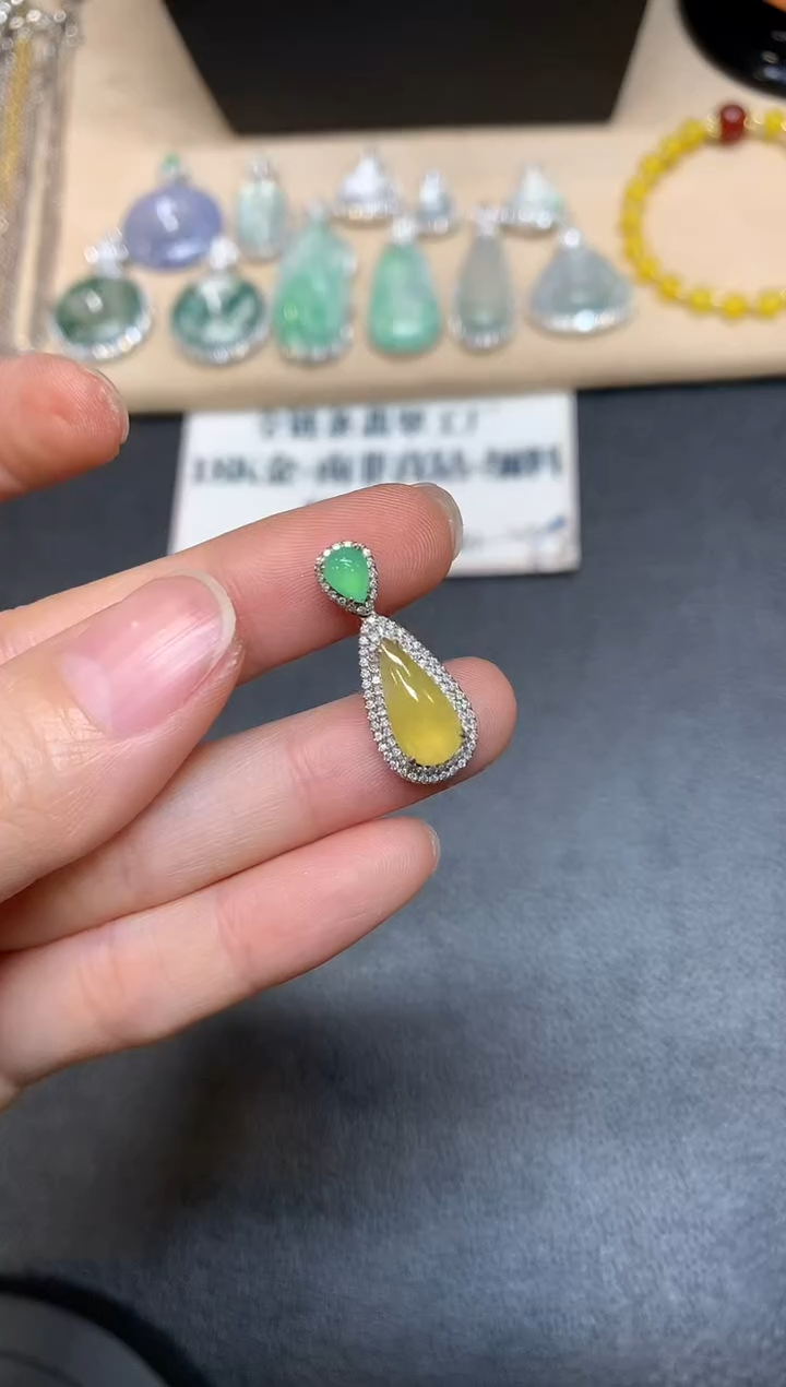 【闪购商品】翡翠颈饰18K金镶嵌水滴【无服务费