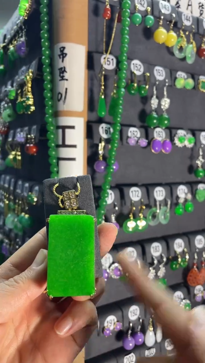 【闪购商品】翡翠耳饰银S925镶嵌222....