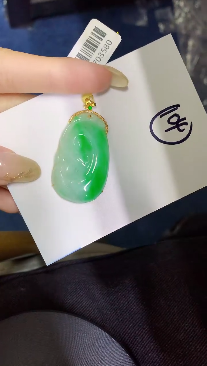 翡翠18K金镶嵌颈饰缅甸天然翡翠A货