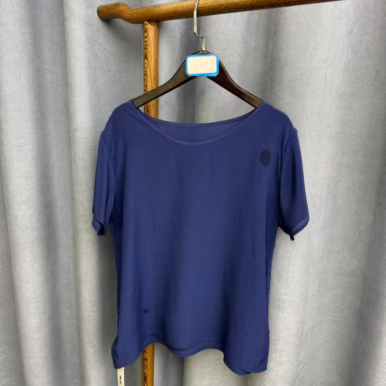 （瑕疵）秋季新款休闲时尚圆领桑蚕丝短袖上衣女Z387