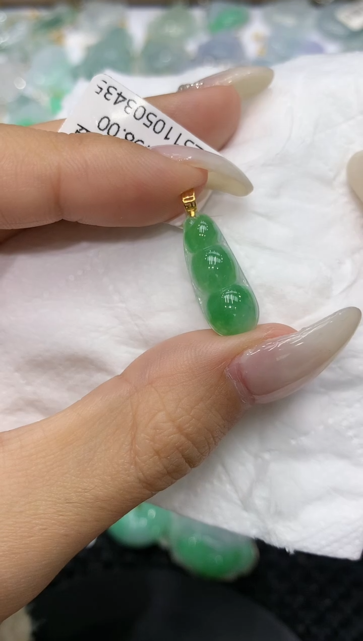 颈饰18K金镶嵌翡翠111111111111