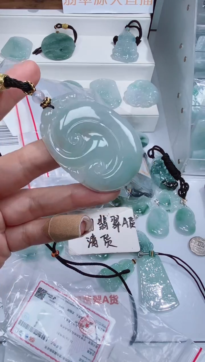 颈饰未镶嵌翡翠吊坠