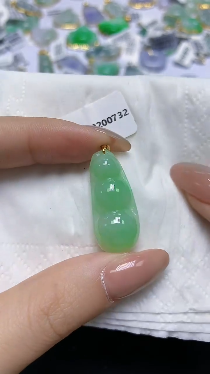 翡翠18K金镶嵌颈饰天然缅甸A货翡翠