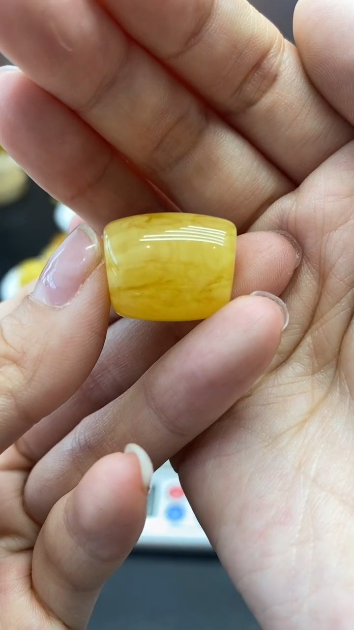琥珀未镶嵌珠宝奇石2472