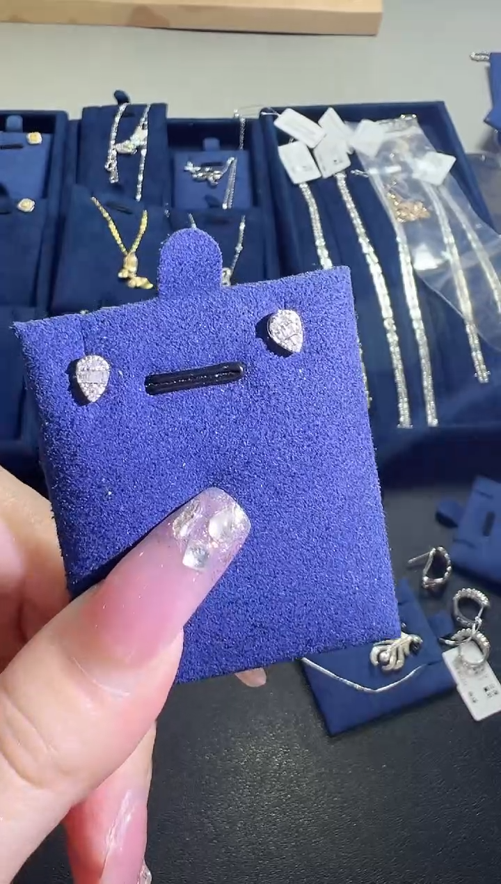 【闪购商品】钻石耳钉18K金镶嵌水滴耳钉hgt