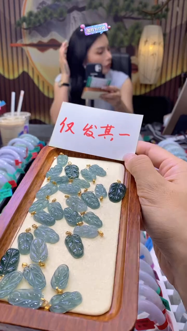 翡翠18K金镶嵌颈饰多样性仅发其一5804