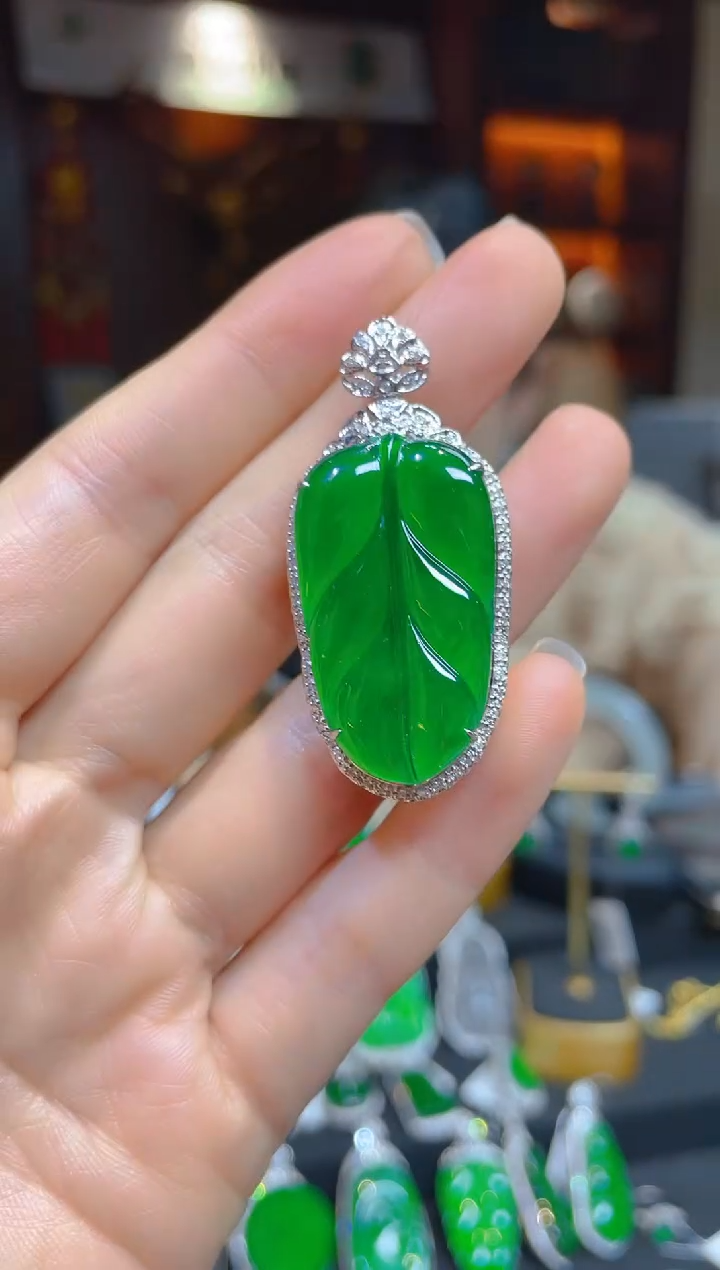 【闪购商品】翡翠颈饰18K金镶嵌120026天然A货翡翠叶子