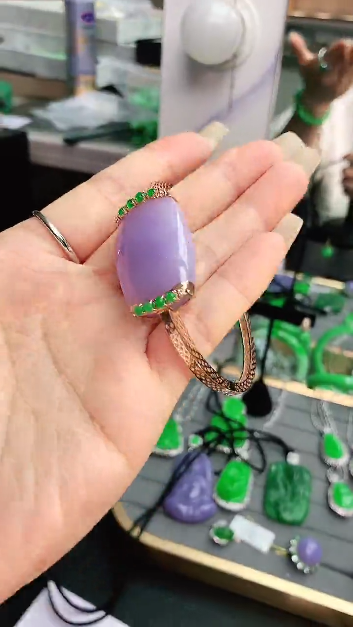 18K金镶嵌手镯翡翠赠礼盒证书