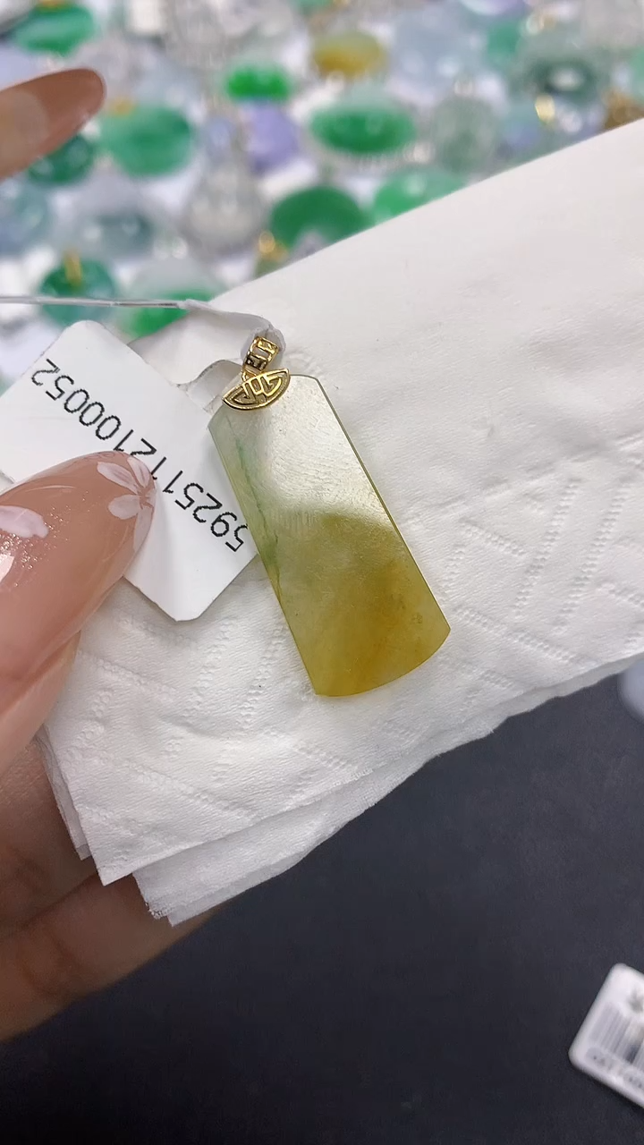 颈饰18K金镶嵌翡翠a货假一赔三支持复检百元上9元证书费自理