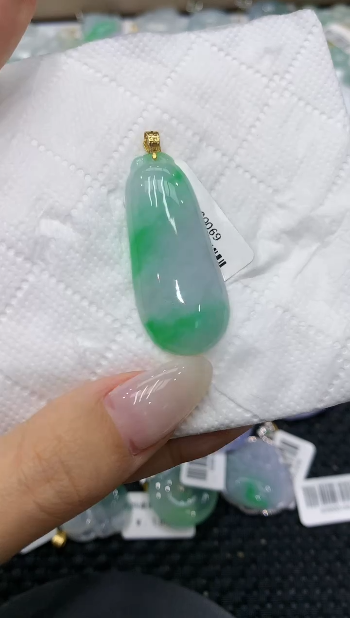 颈饰18K金镶嵌翡翠111111111111