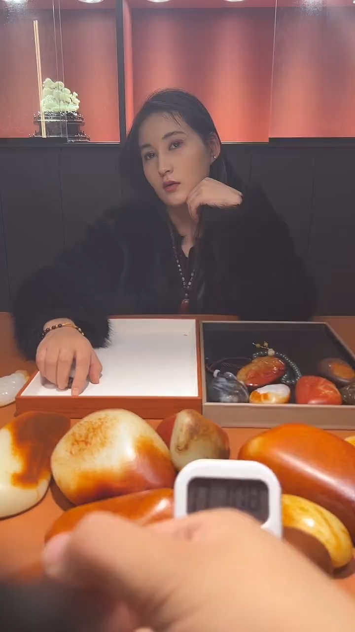 未镶嵌和田玉把件文***。和田玉