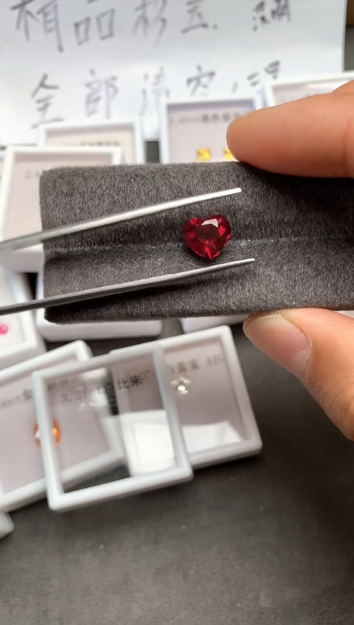 裸石未镶嵌碧玺3.21ct卢比来