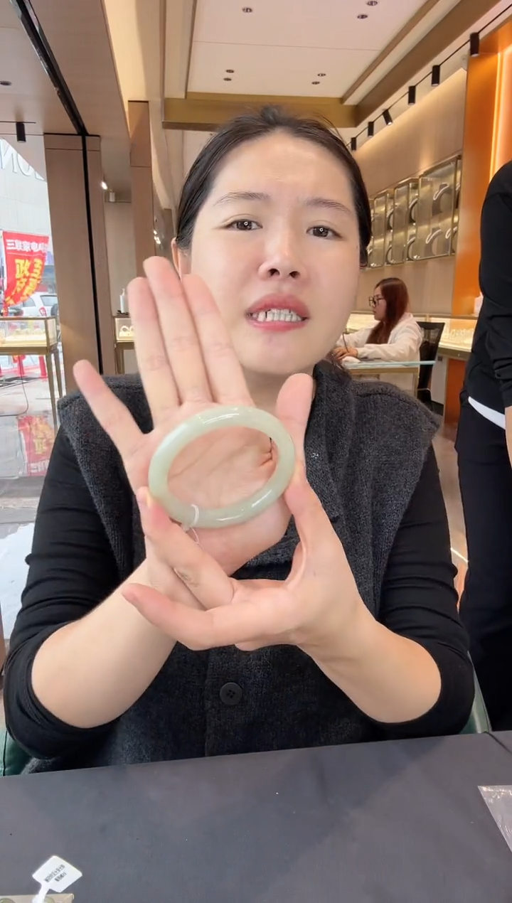 未镶嵌手镯和田玉哈*雅晴镯59