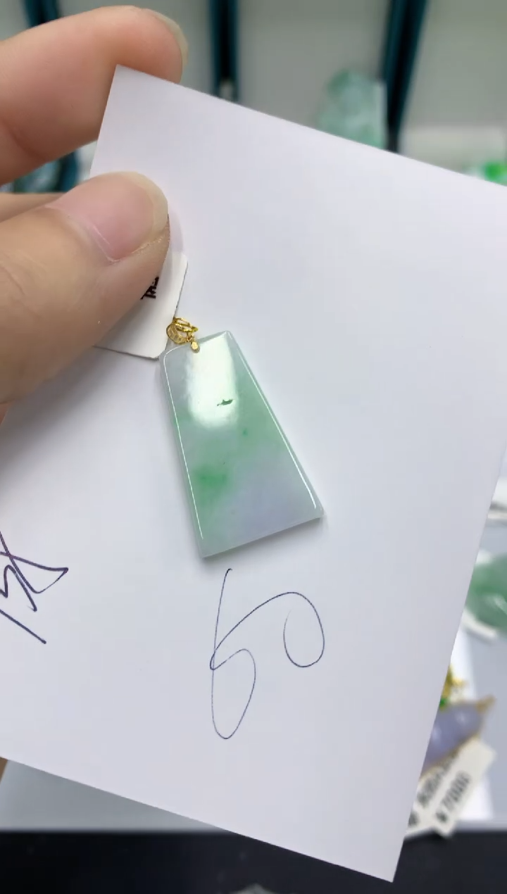 翡翠18K金镶嵌颈饰翡翠