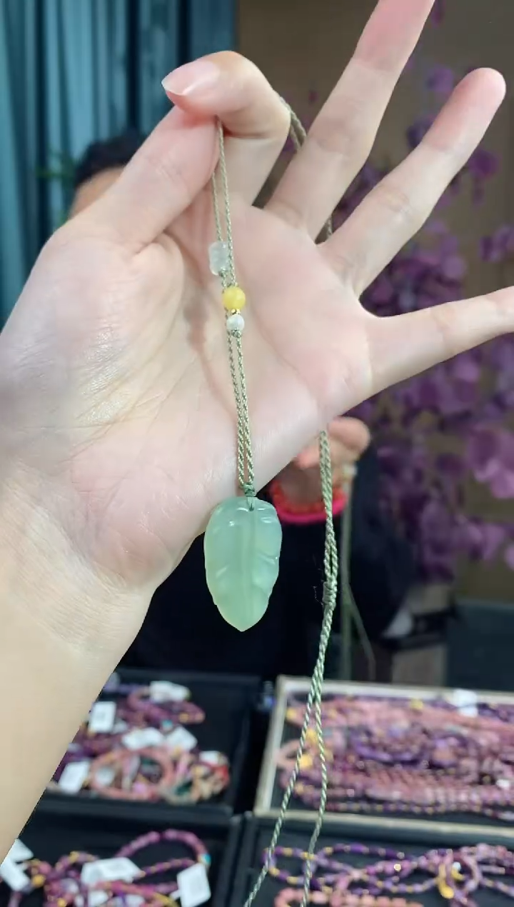 【闪购商品】和田玉吊坠(赠链)未镶嵌874