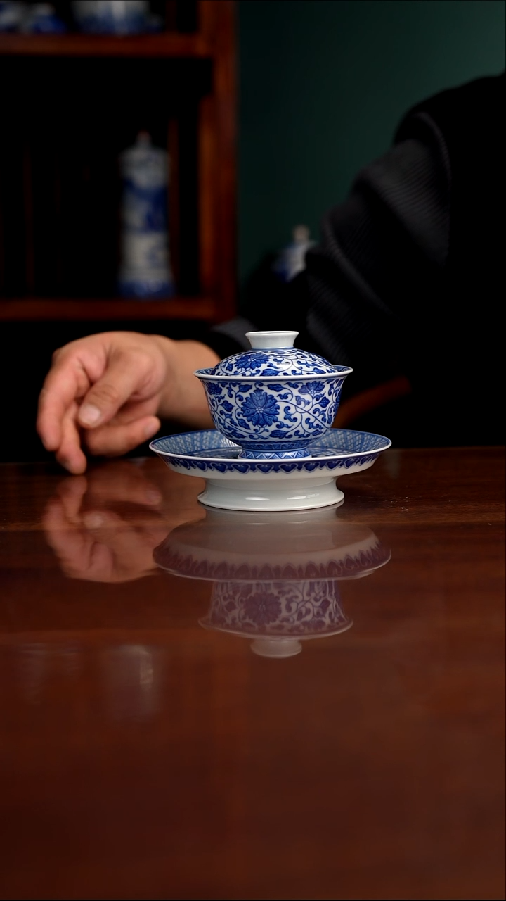 诗***年晓月窑青花缠枝盖碗