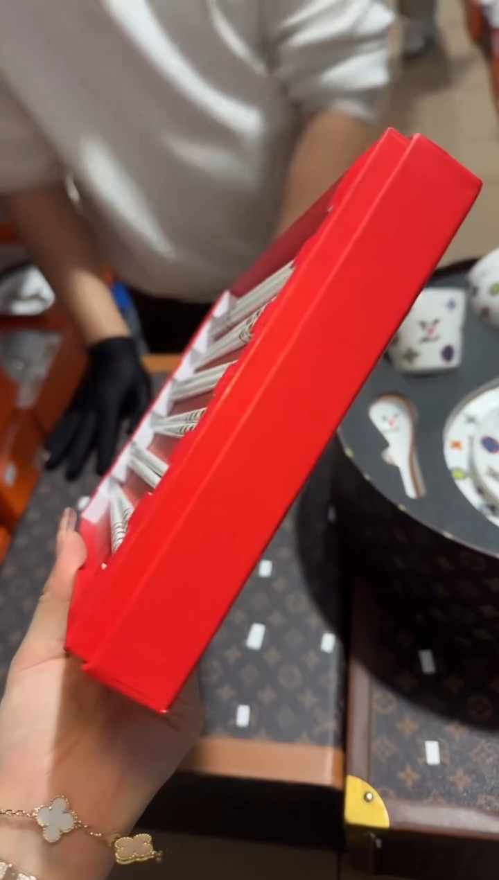 瓷片-----000-----