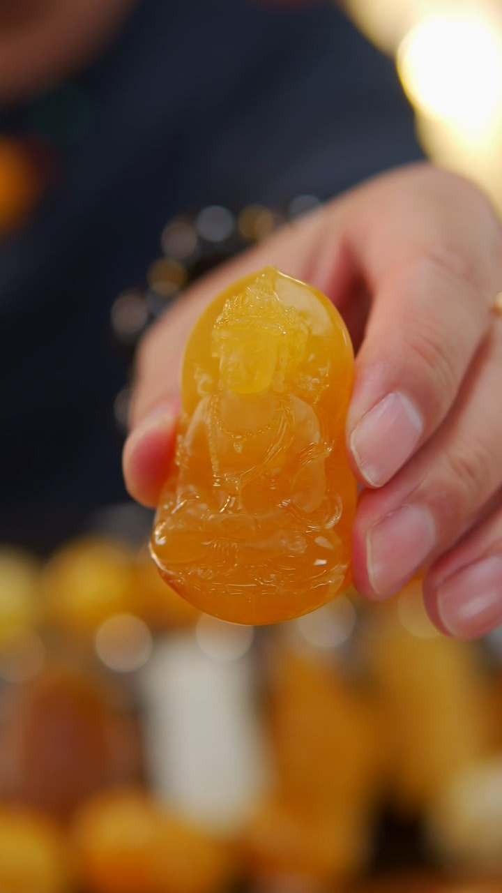 【闪购商品】蜜蜡颈饰未镶嵌焦皮料观音吊坠26