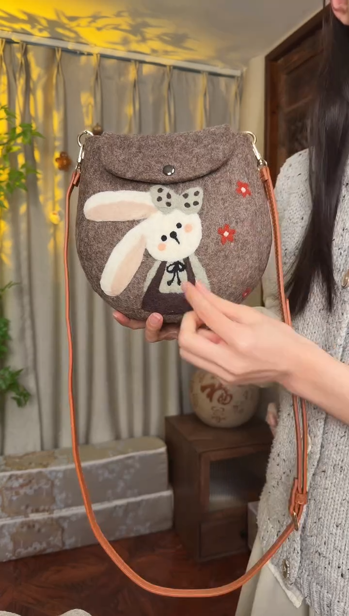 羊毛非遗羊毛毡包 蛋蛋包三花兔