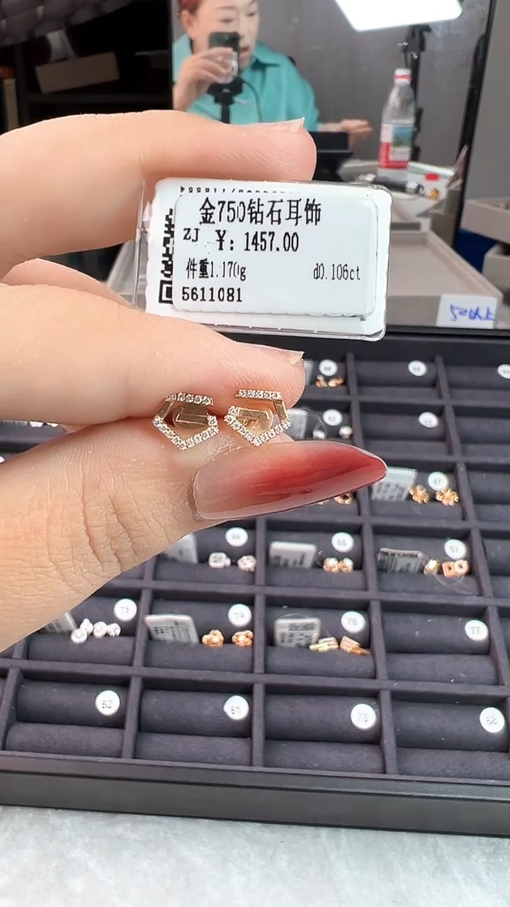 耳饰18K金镶嵌钻石真金真钻