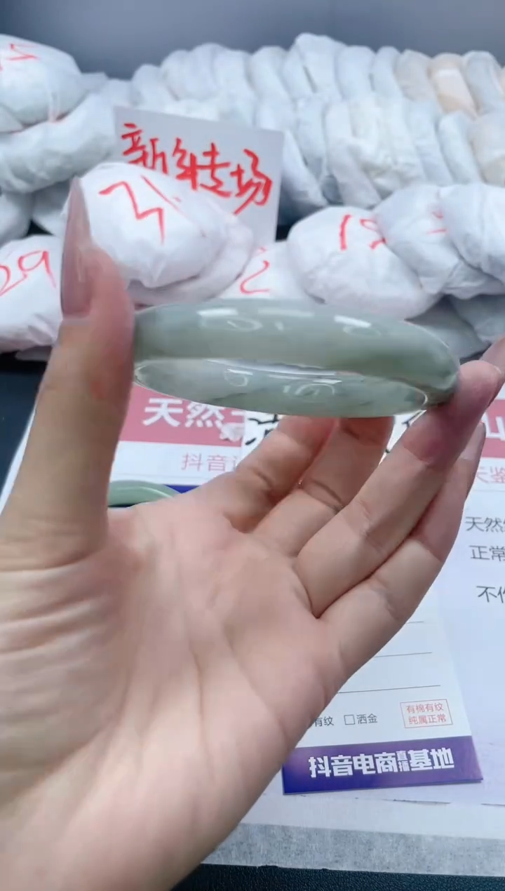 【闪购商品】石英质玉手镯未镶嵌195/62.2