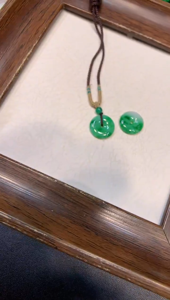 颈饰未镶嵌翡翠平安扣 多样性发一件