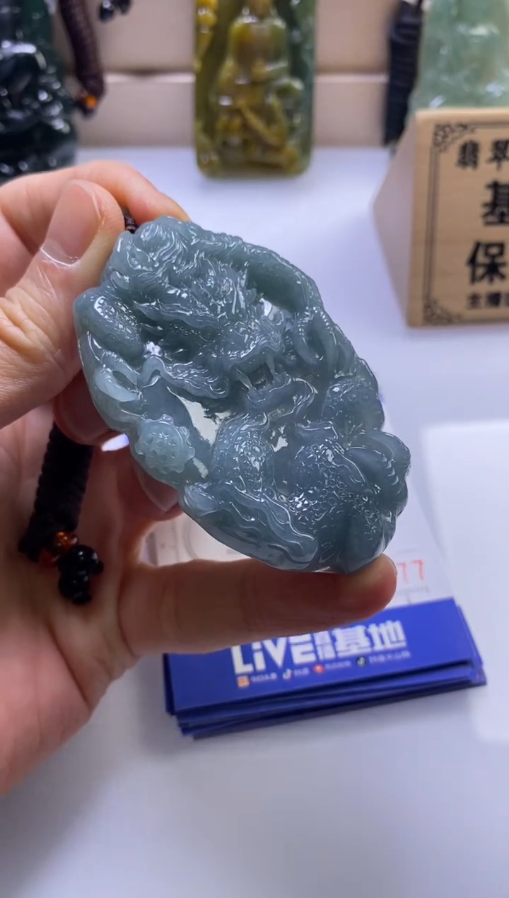 颈饰未镶嵌翡翠 