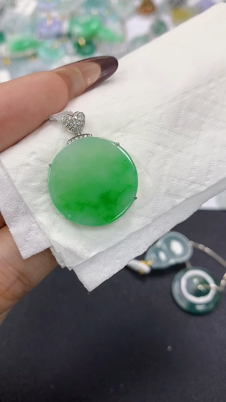 颈饰18K金镶嵌翡翠a货假一赔三支持复检百元上9元证书费自理