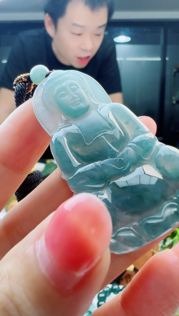 翡翠未镶嵌颈饰多样性发货其中一件