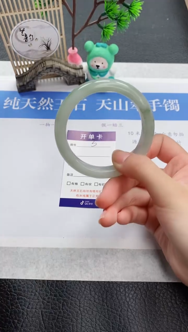 【闪购商品】石英质玉手镯未镶嵌T3-57+