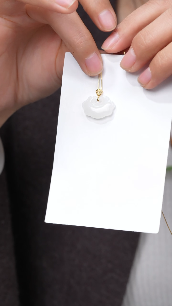 【闪购商品】和田玉颈饰18K金镶嵌羊脂如意锁拍一发一