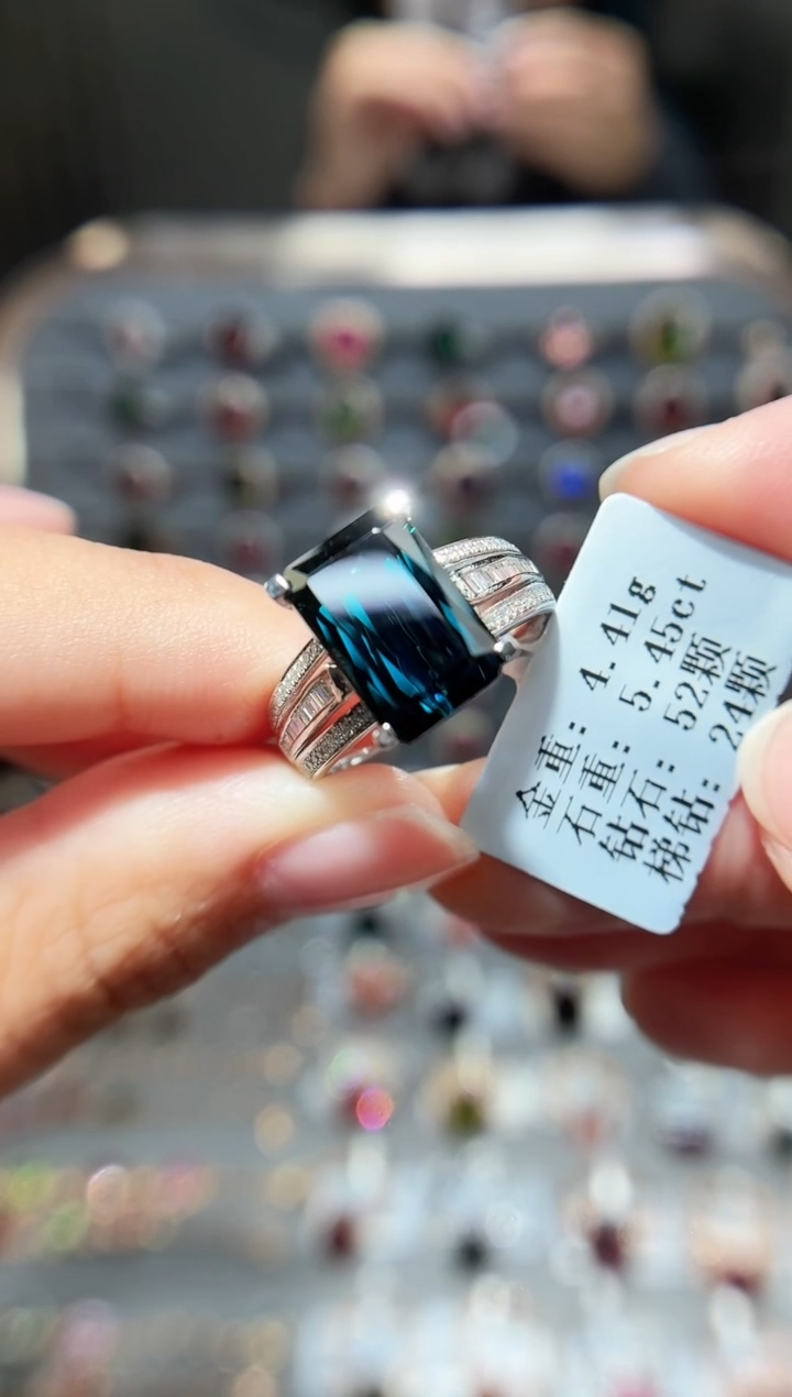 18K金镶嵌戒指碧玺5.45.