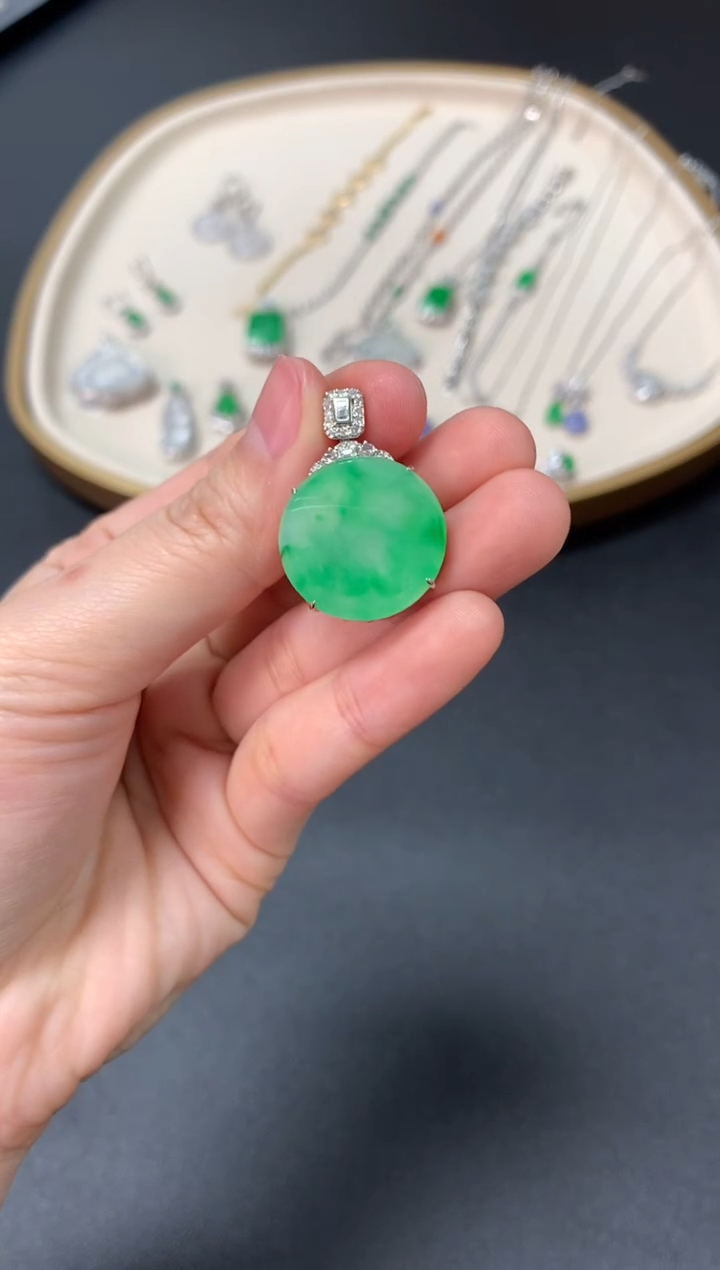 【闪购商品】翡翠吊坠(不含链)18K金镶嵌10800