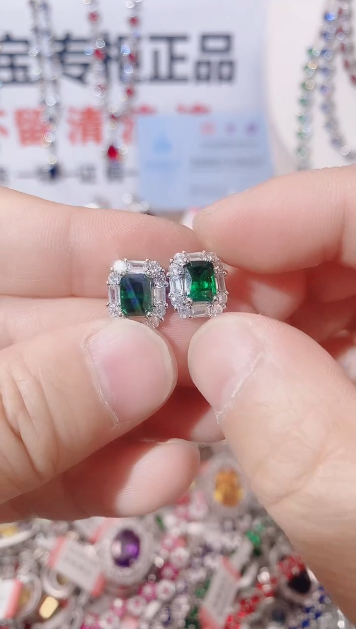 未镶嵌耳饰祖母绿  