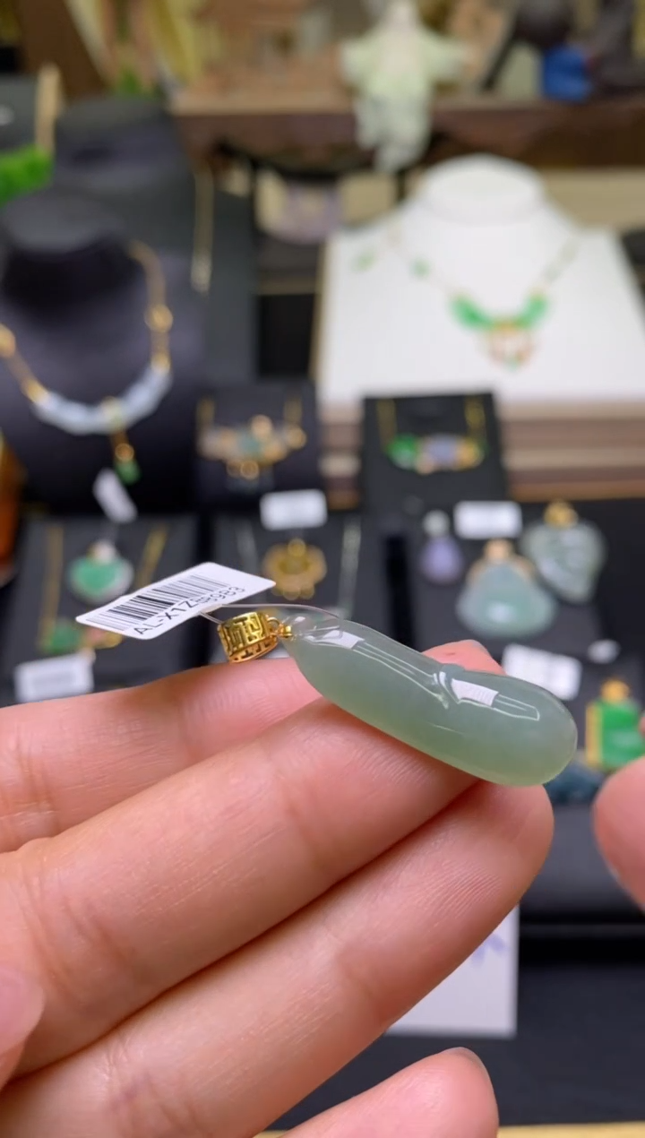 【闪购商品】翡翠颈饰18K金镶嵌净货16107