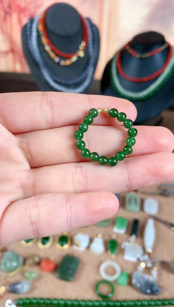 18K金镶嵌戒指和田玉1