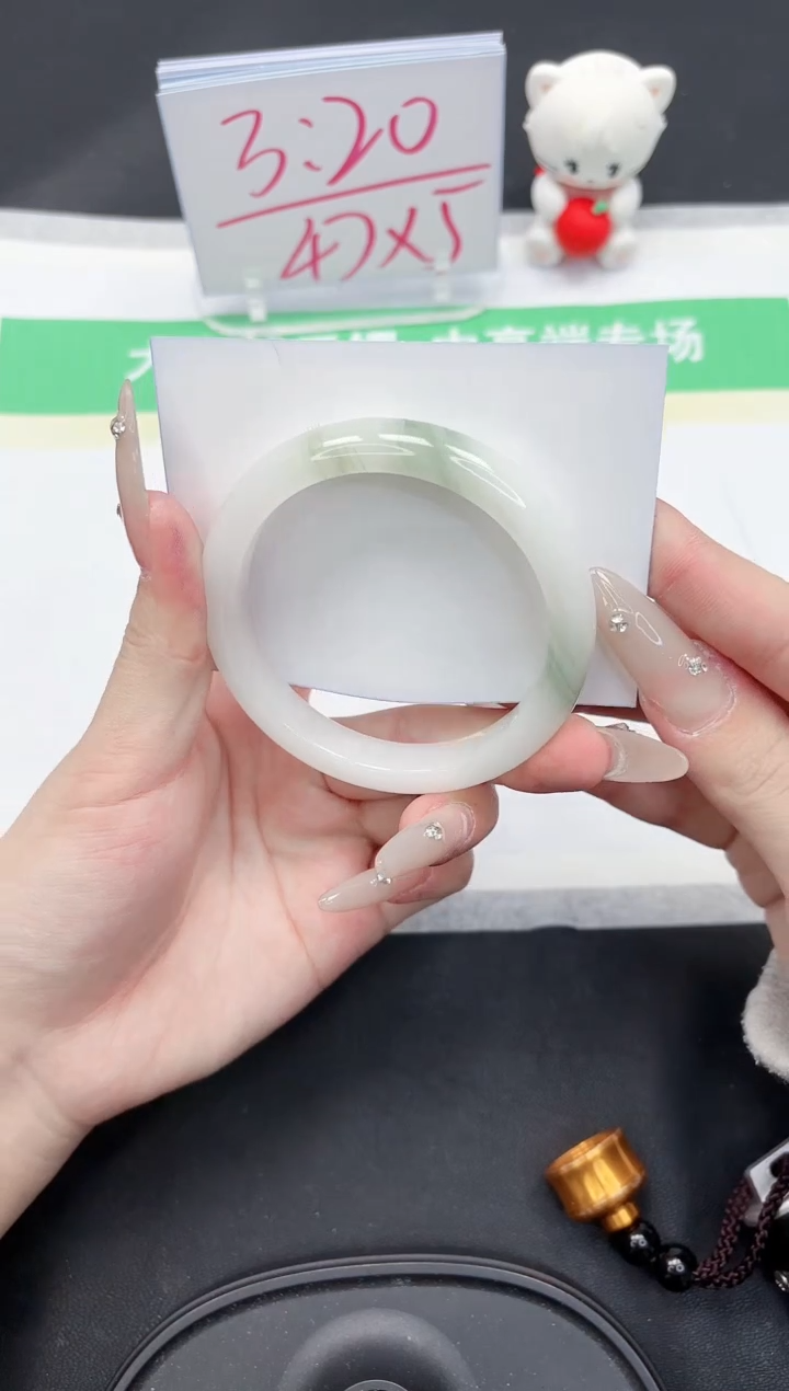 【闪购商品】石英质玉手镯未镶嵌284-56.8