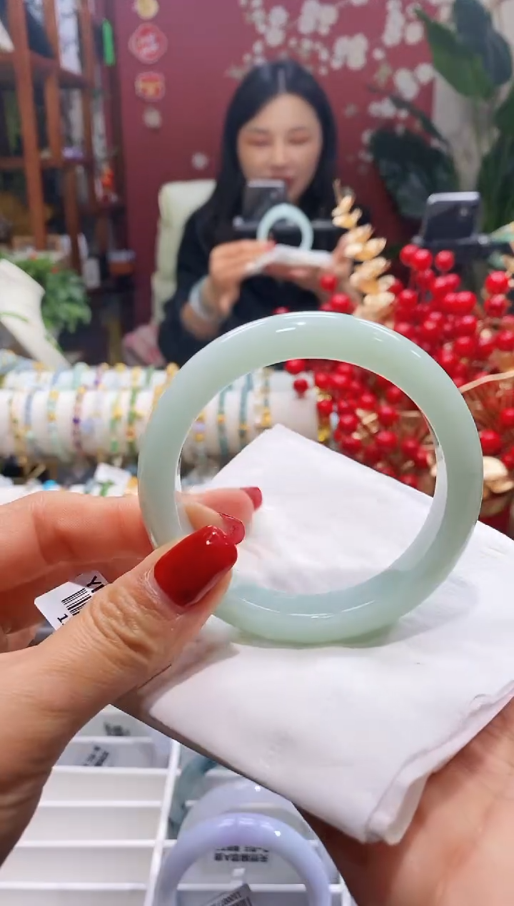 【闪购商品】翡翠手镯未镶嵌87甜绿56.8/11.7*8.5