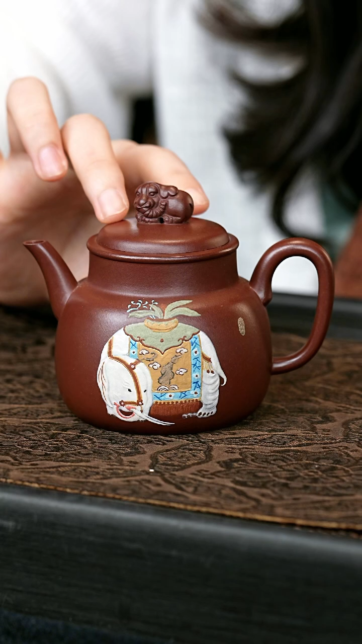 茶壶紫砂太平有象 一物见春