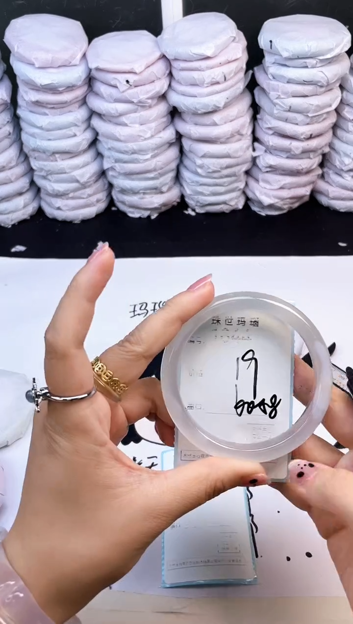 玛瑙/玉髓手镯未镶嵌1844