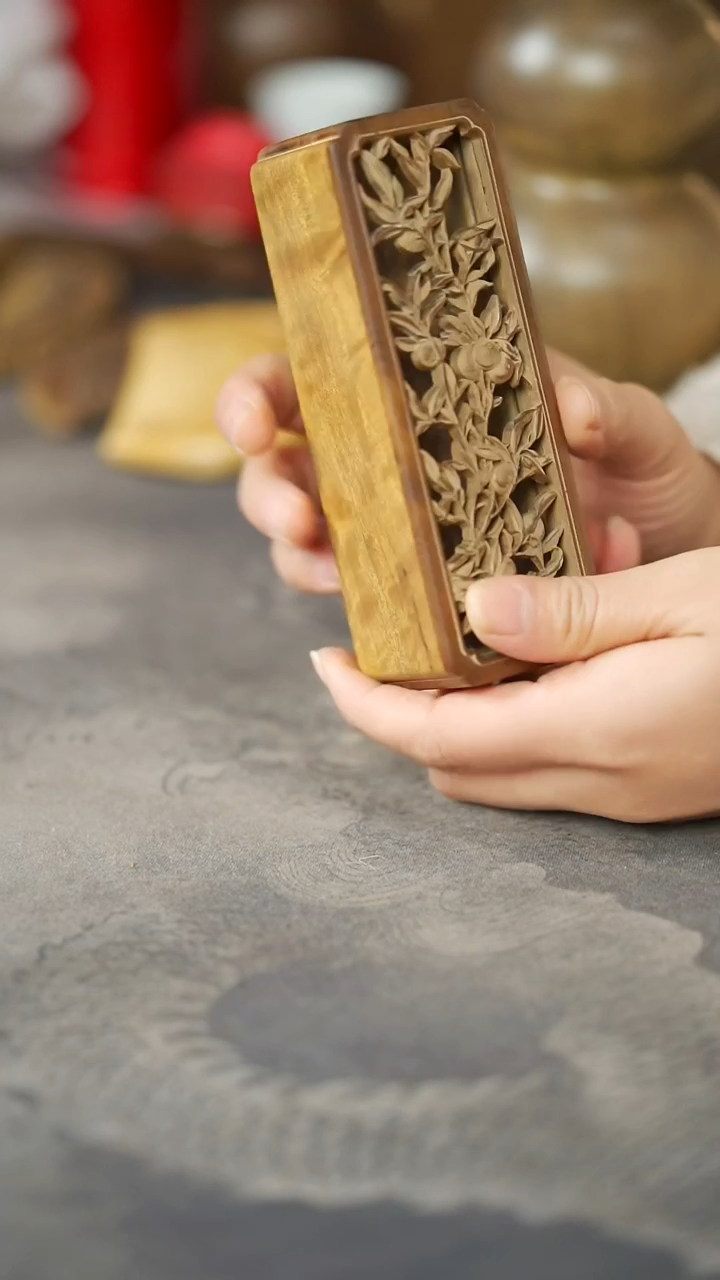 金丝楠满花精工橘子镂空香炉300