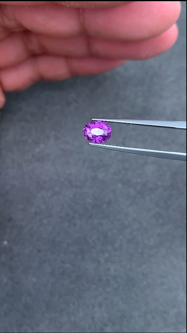 蓝宝石裸石1.56克拉