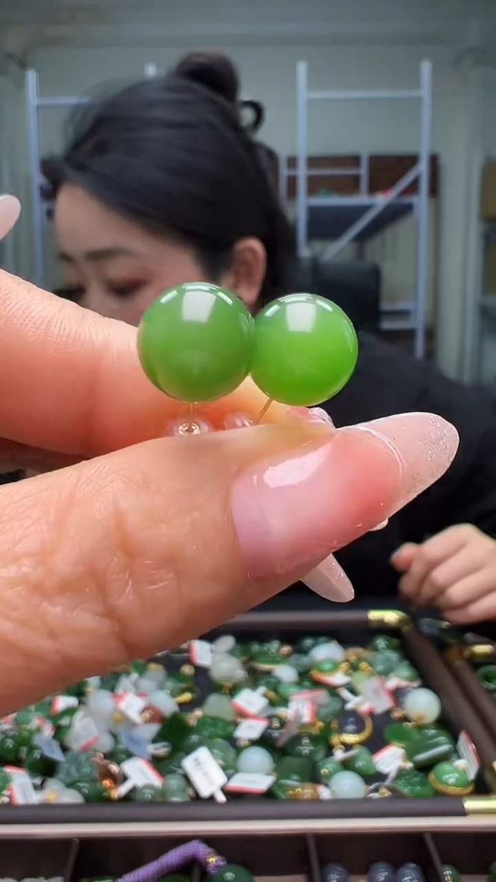 颈饰18K金镶嵌和田玉（多样性发货.发其一)12.23.06