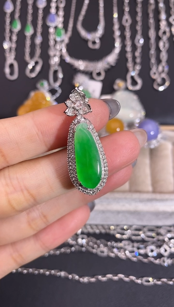 吊坠(不含链)18K金镶嵌翡翠吊坠