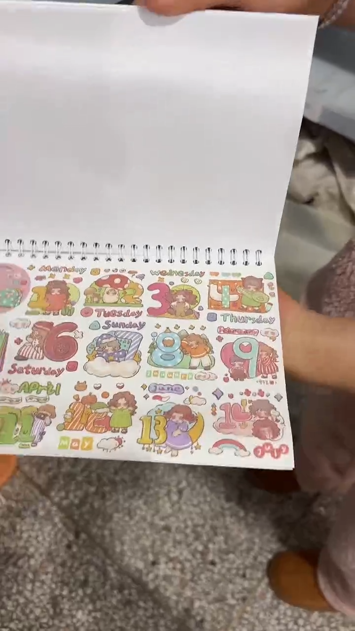 7-102 贴纸本一本 