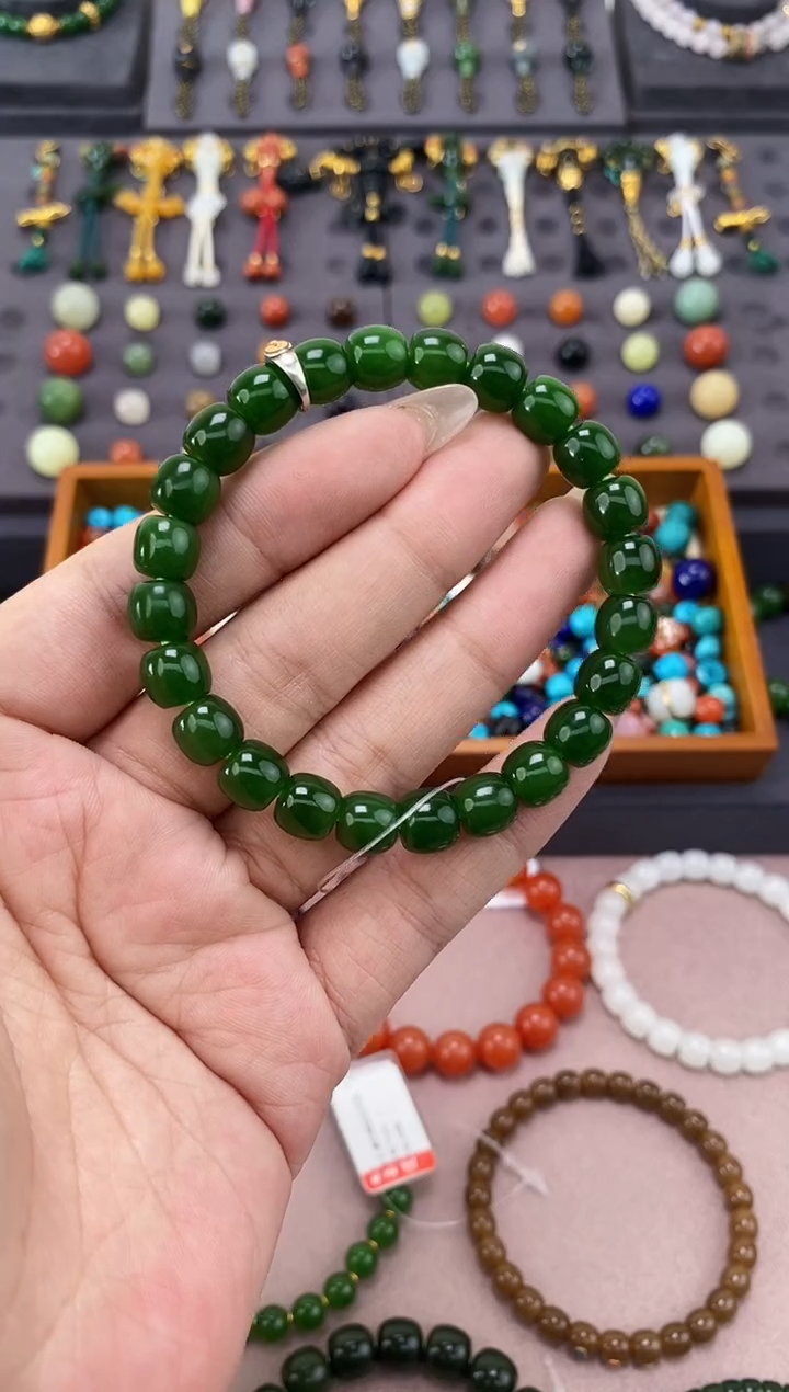 未镶嵌和田玉挂件阿**?8.5mm碧玉老型手串