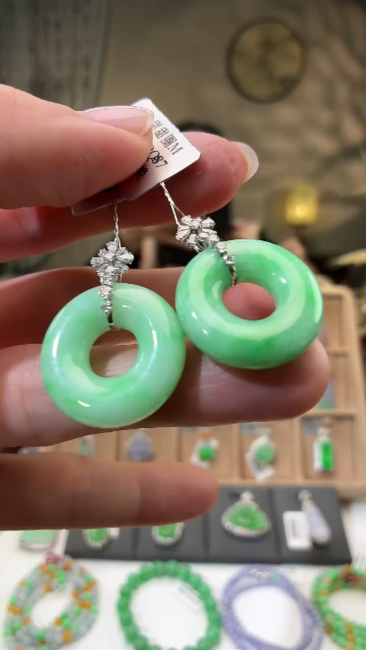 颈饰18K金镶嵌翡翠甜甜圈 多样性发货