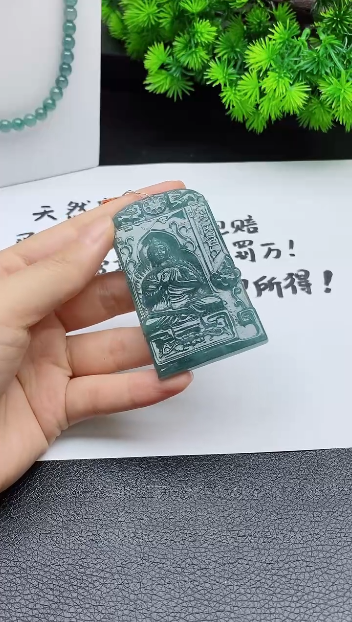 翡翠未镶嵌颈饰 