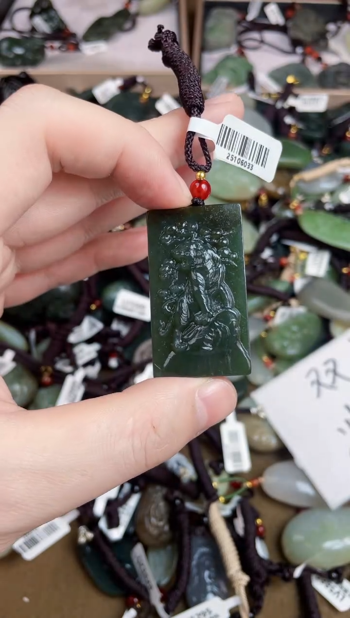 颈饰未镶嵌和田玉1