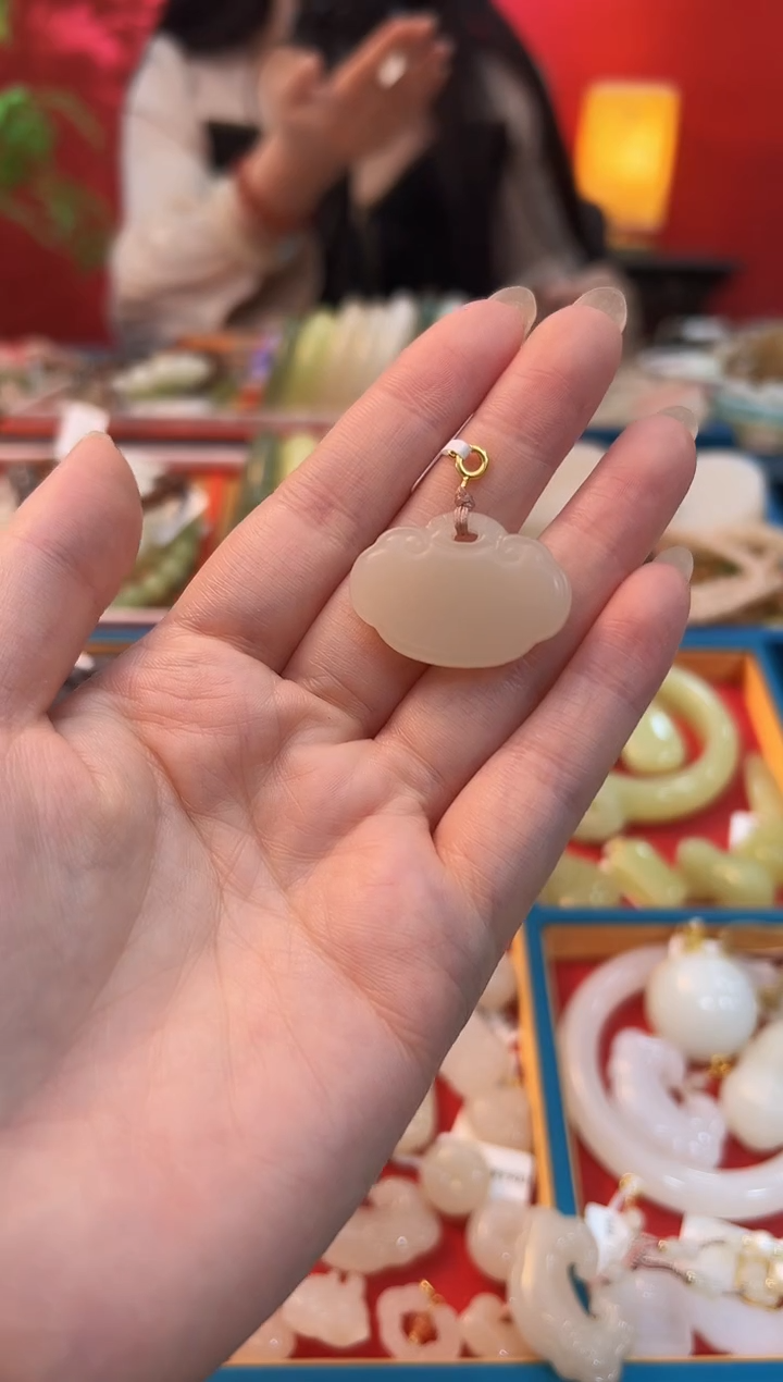 【闪购商品】和田玉吊坠未镶嵌藕粉柔光古风如意锁